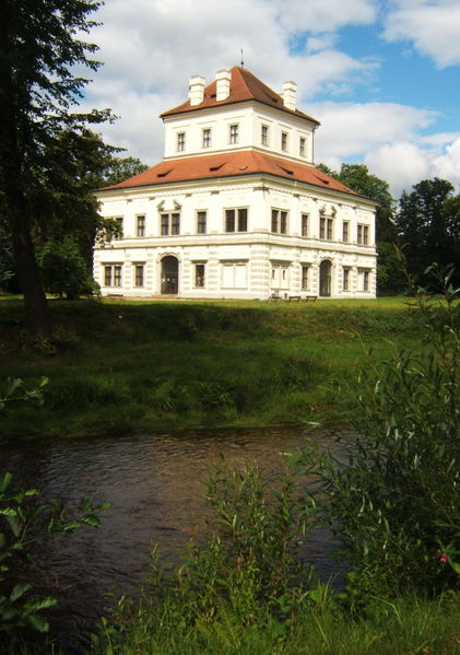 File:Ostrov nad ohri park lustschloesschen.jpg