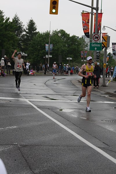 File:Ottawa Marathon (5773414889).jpg
