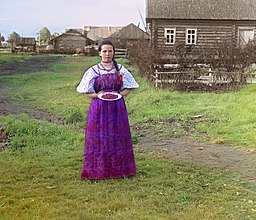 Flicka från landsbygden i Vologda, färgfoto av Sergej Prokudin-Gorskij, 1909.