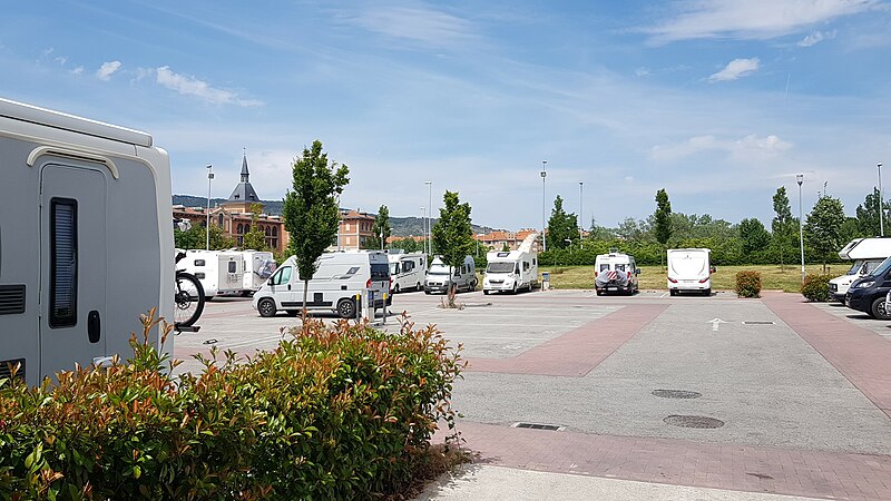 File:Pamplona RV stopover.jpg