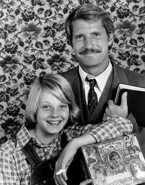 Foster with Christopher Connelly in a publicity photo for Paper Moon (1974), one of her first starring roles