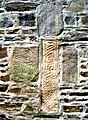 Bruchstücke in der Mauer der Kirche von Fyvie