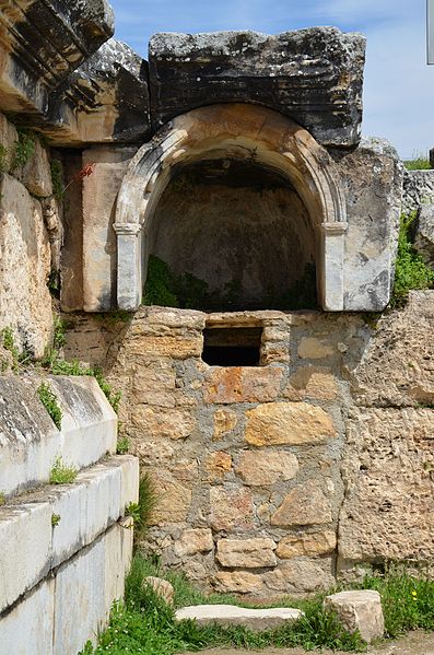 File:Plutonium (Pluto's Gate) in Hierapolis 01.jpg