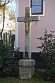 Kříž vedle zvonice