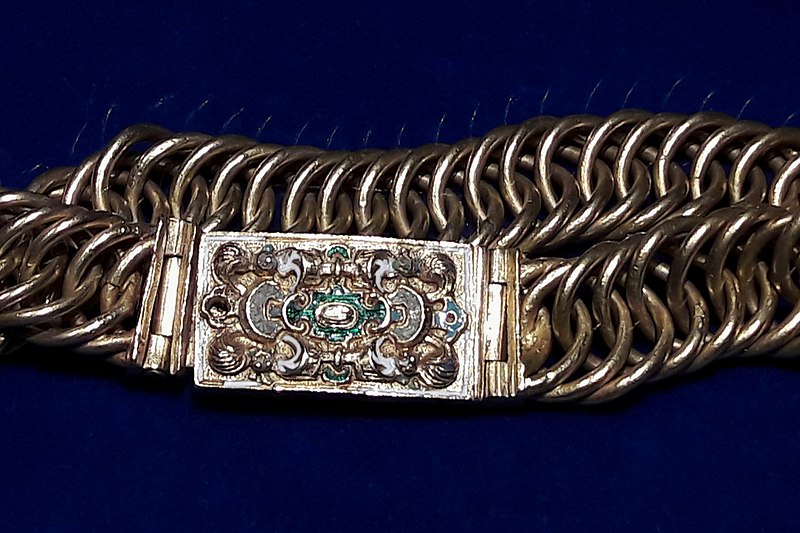 File:Poland Bracelet with a stylized cartouche (detail) 01.jpg