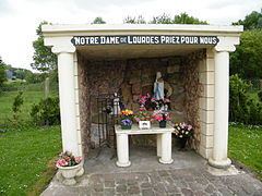 Réplique de la grotte de Lourdes.