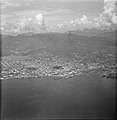 Port of Spain op Trinidad gezien vanuit een vliegtuig, Bestanddeelnr 252-2683.jpg