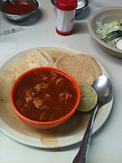 Rød pozole.