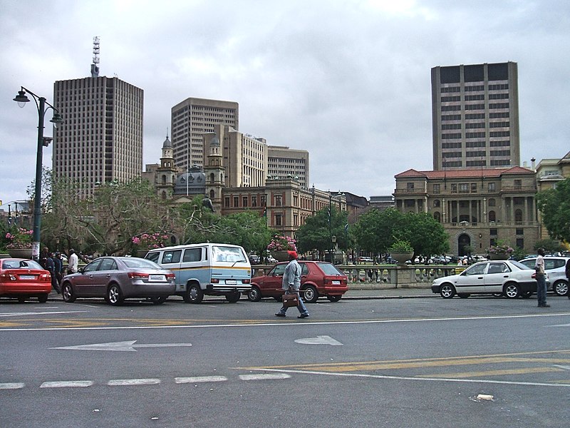 File:Pretoria , Afrique du Sud.- autour de l'Hôtel de ville (6).jpg