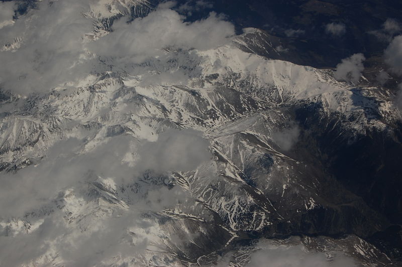 File:Pyrenees from the air 03.JPG