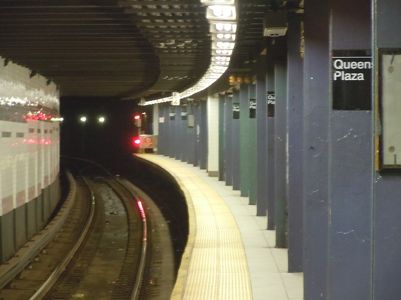 File:Queens Plaza curvature vc.jpg