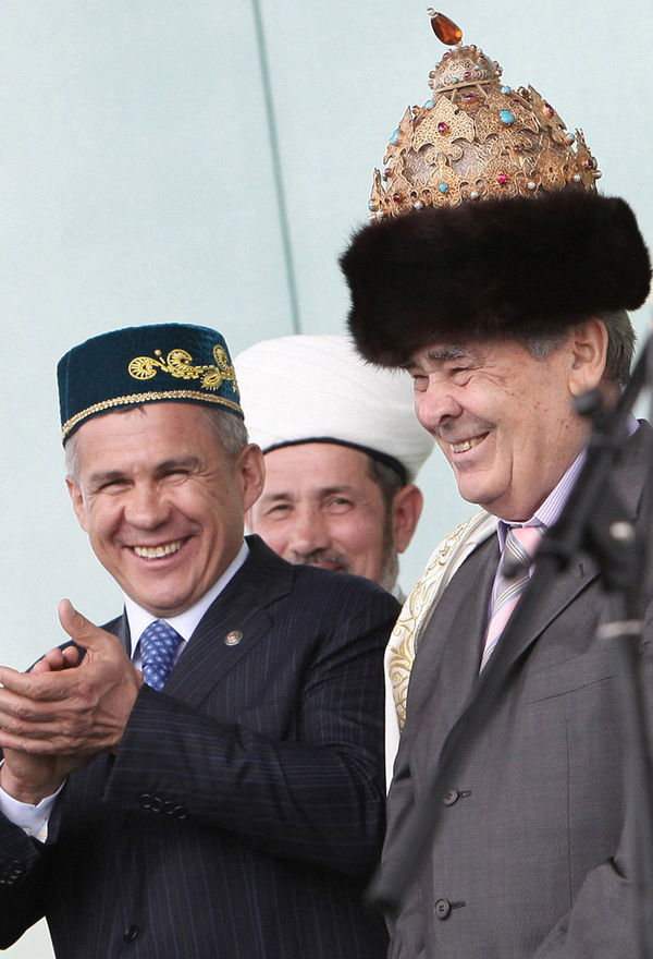 Head of Tatarstan Rustam Minnikhanov (left) and former head Mintimer Shaimiev during the Izge Bolgar zhyeny festivities, dedicated to the 1,121st anni