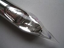 Bild: Rubidiummetall in einer Glasampulle