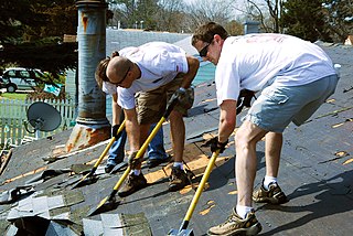 Dachpappe ist eine mit Bitumen