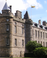 L'étendard royal (version Écosse) sur le Palais de Holyrood (2007).