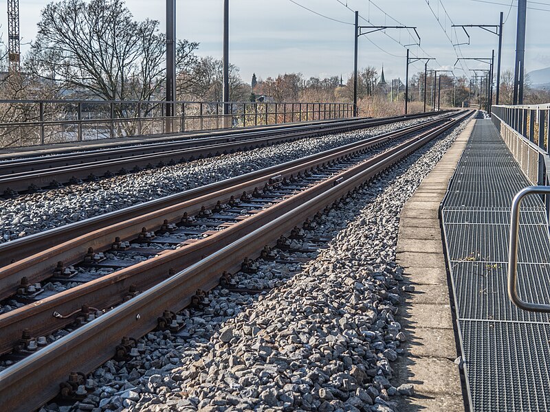 File:SBB-Brücke über den Aarekanal, Wiedlisbach BE – Wangen an der Aare BE 20221126-jag9889.jpg