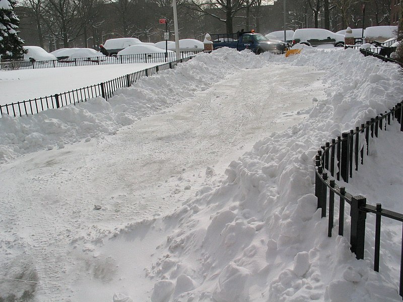 File:SNowPilesW1274.JPG