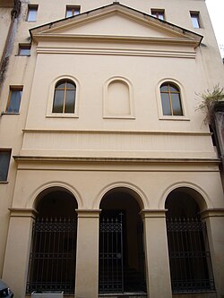 Fachada da igreja em 2012.