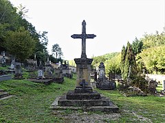 La croix principale du cimetière de Saint-Georges de Montclard, au hameau de Saint-Georges.