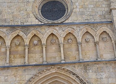 Détail des sculptures de la façade.