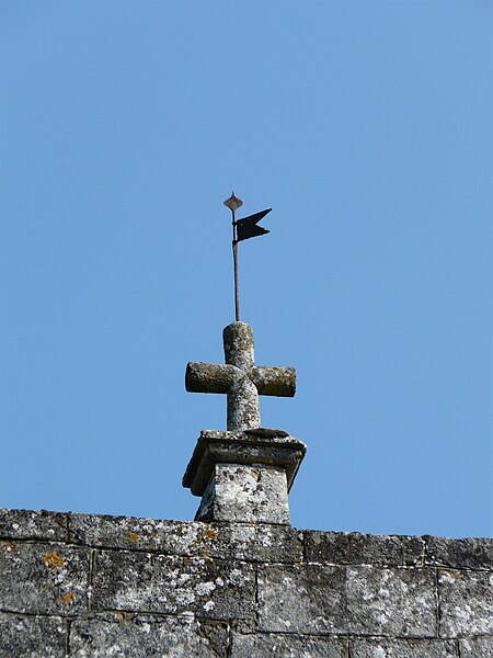 File:Saint-Vivien (Paussac) église clocher croix.JPG