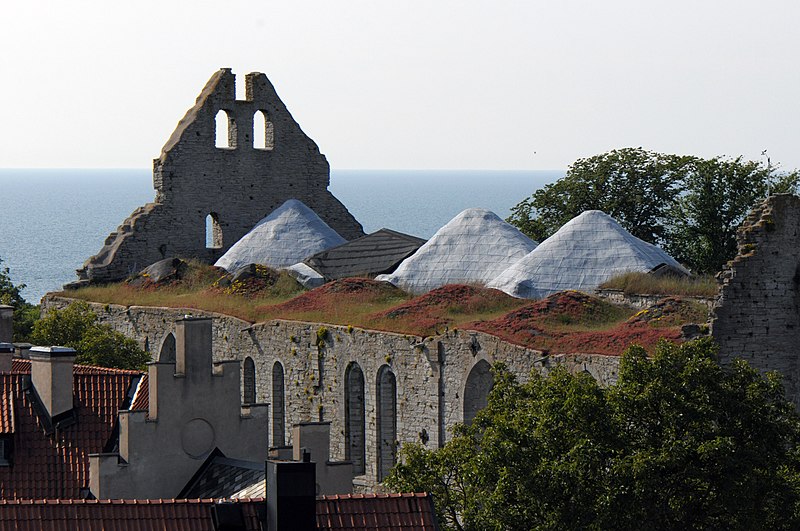 File:Sankt Nikolaus kyrkoruin Visby.jpg