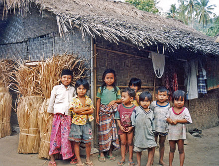 Sasak children in a Sasak village (ca. 1997).