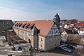 Ehemaliges Schloss, Südflügel mit Brunnen