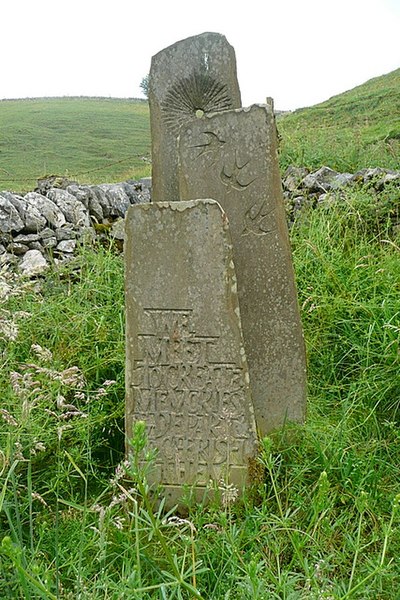 File:Sculpture in Long Dale - geograph.org.uk - 3429044.jpg