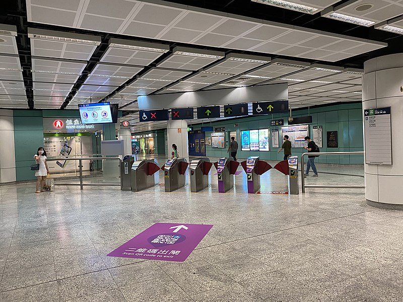 File:Siu Hong exit gate 13-07-2021.jpg