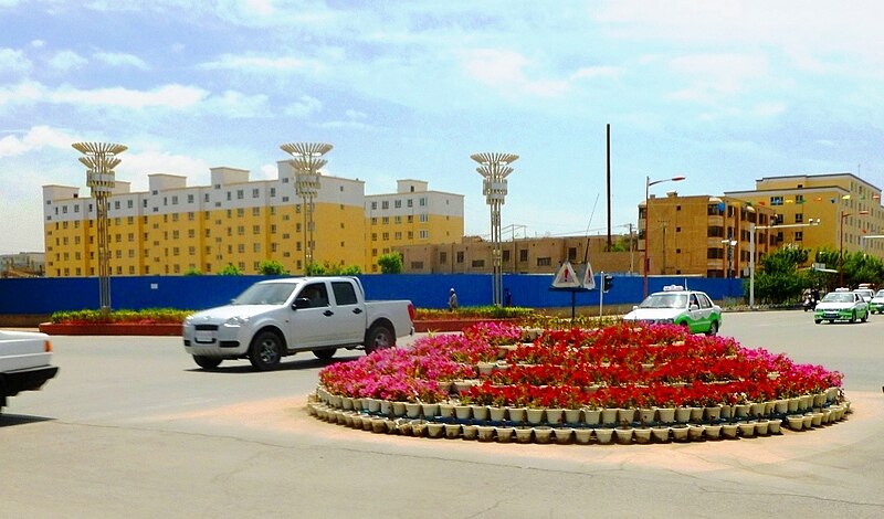 File:Small roundabout. Kargilik.jpg