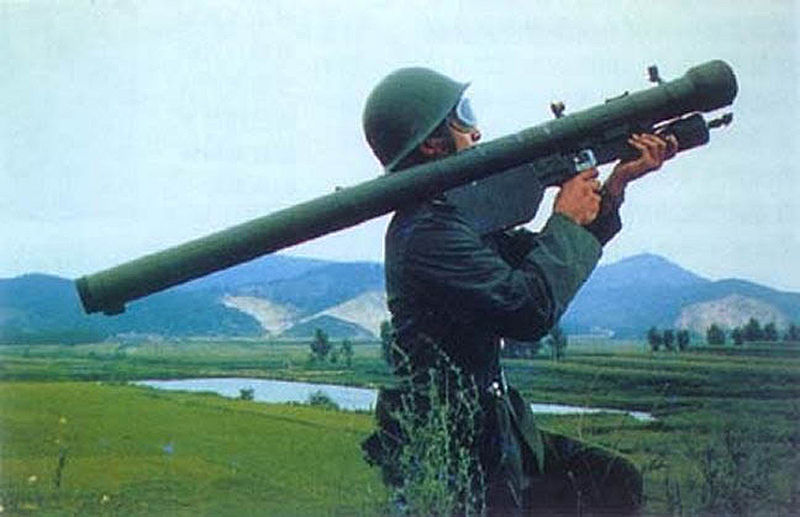 File:Soldier with a SA-7b MANPADS.jpg