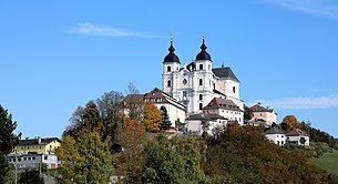 Kirchenweiler Sonntagberg med basilikaen som kan sees langveisfra