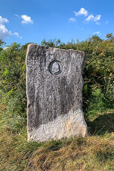 File:South West Coast Path Marker Stone, Jennycliff.jpg