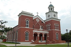 Pohled na kostel Sainte-Anne de Napoléonville