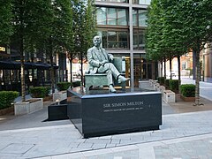 Statue of Simon Milton, Southwark (01).jpg