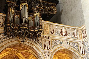 Stift Klosterneuburg, Kirche, Stuck und Teil der großen Orgel.JPG