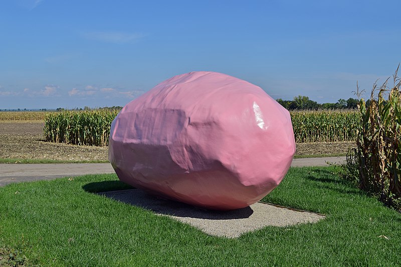 File:Stronsdorf - Skulptur Warum ist etwas und nicht nichts von Franz West 1997.jpg