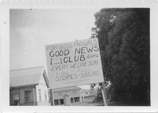 File:Sunday School sign on Hamilton Rd 1950s.tif