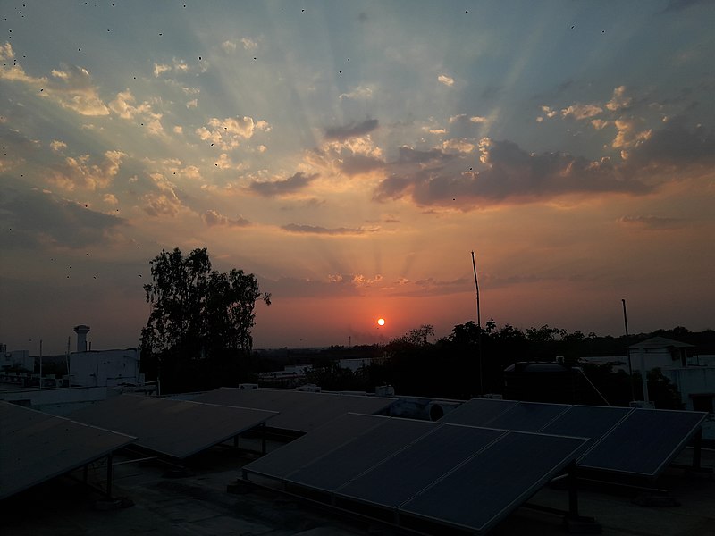 File:Sunset, sunrays at Saurashtra University.jpg