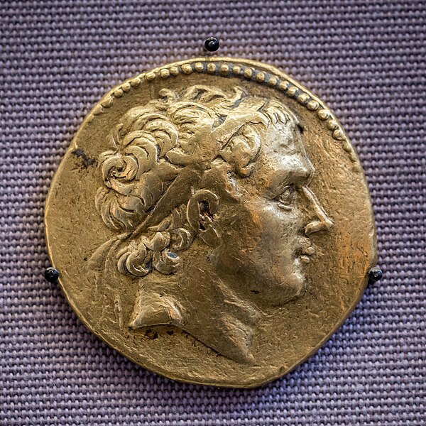 File:Syria - king Antiochos III - 204-197 BC - gold oktadrachm - head of Antiochos III - Apollon - London BM BNK-G-821.jpg