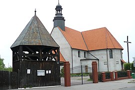 Igreja da Exaltação da Santa Cruz do século XVII, reconstruída após um incêndio em 1995