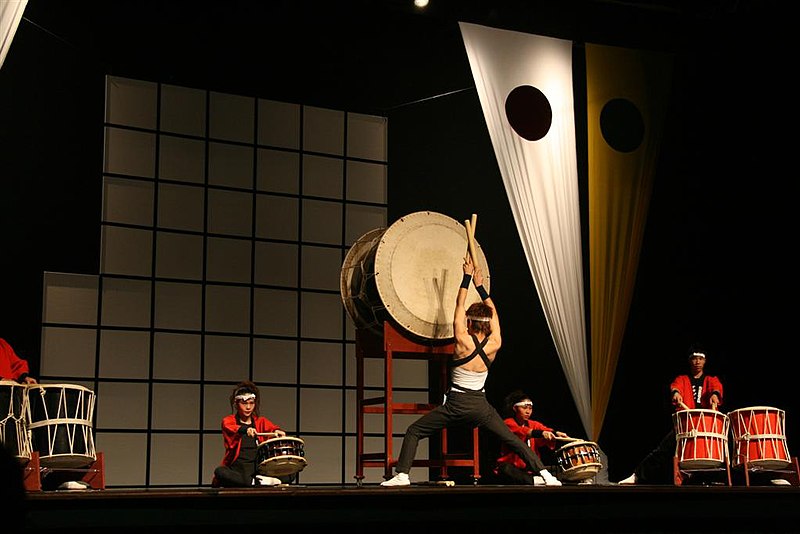 File:Taiko on stage 2.jpg