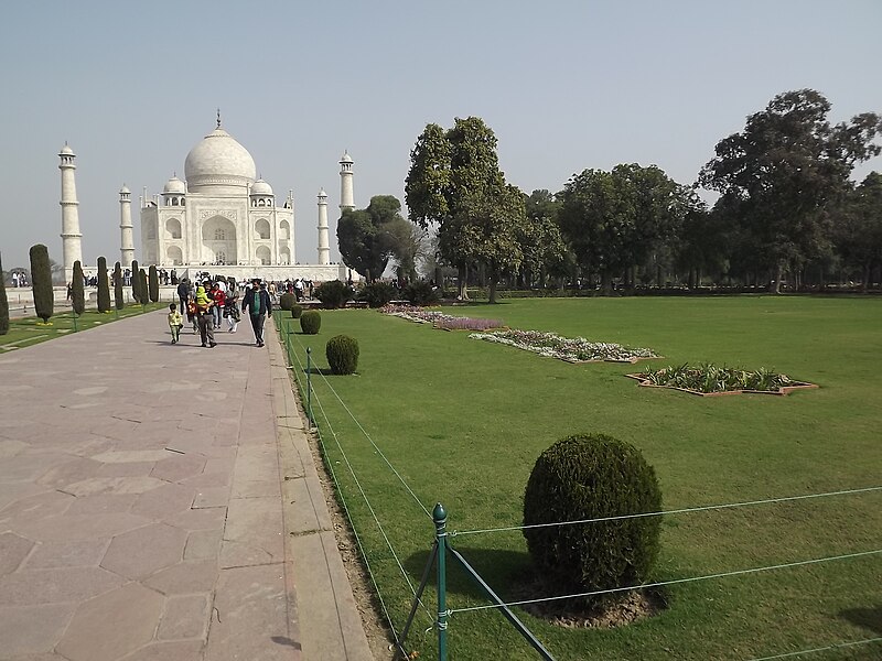 File:Tajmahal gardens in February 2012.jpg