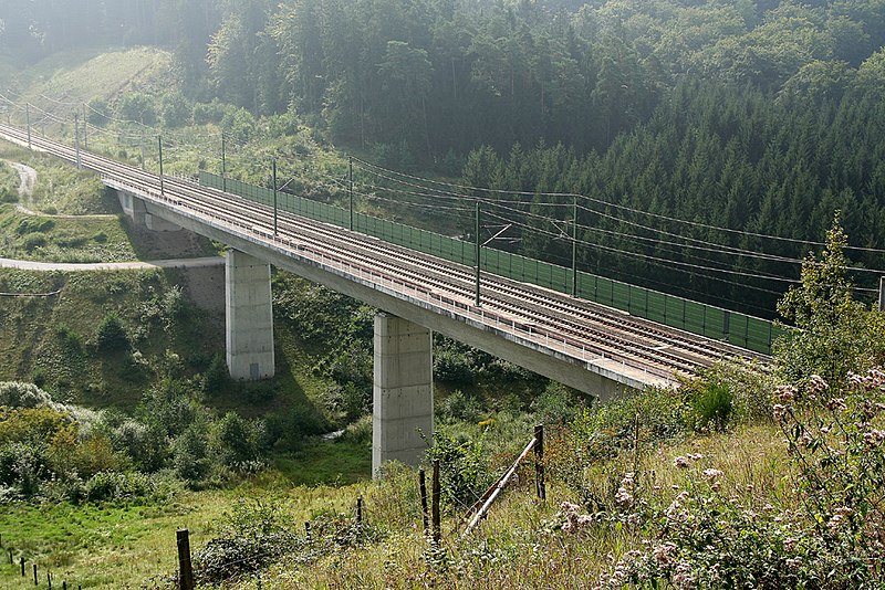 File:Talbrücke Eisenbach.jpg