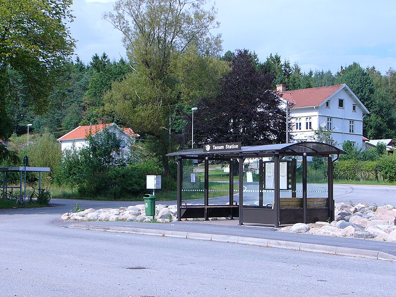 File:Tanums station.jpg