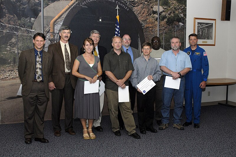 File:The NASA Johnson Spaceflight Center Group Achievement Award (2000462839).jpg