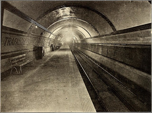 Platform of Trafalgar Square station, 1906