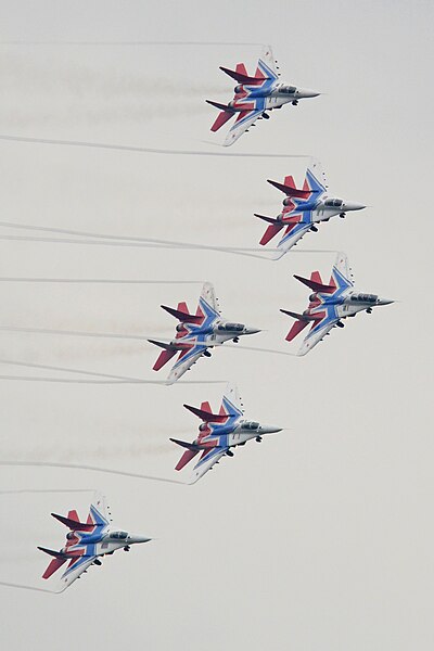 File:The Swifts (Strizhi) – ARMY 2017, Kubinka Airbase 23-8-2017 (23528094148).jpg