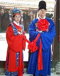 Китайське весільне вбрання